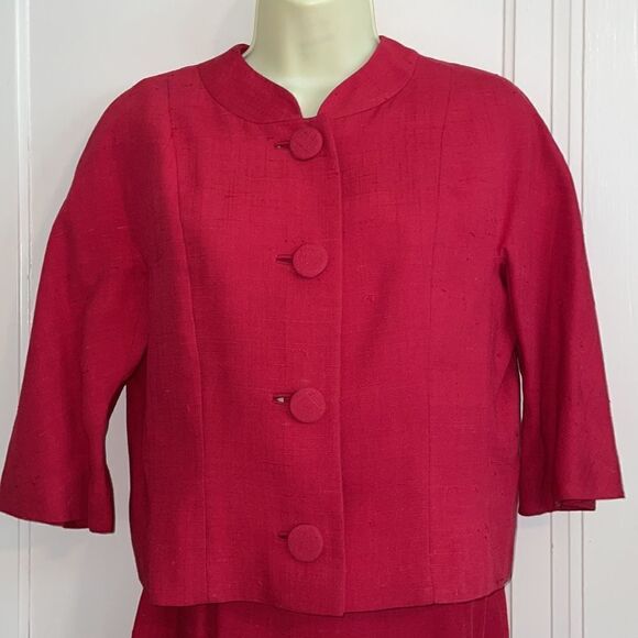 Vintage 50s Ellsworth Hibiscus (pinkish) red suit with 3/4 sleeve jacket - Picture 2 of 12